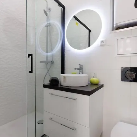 1 Bed, Center Of With Ac * Niza
