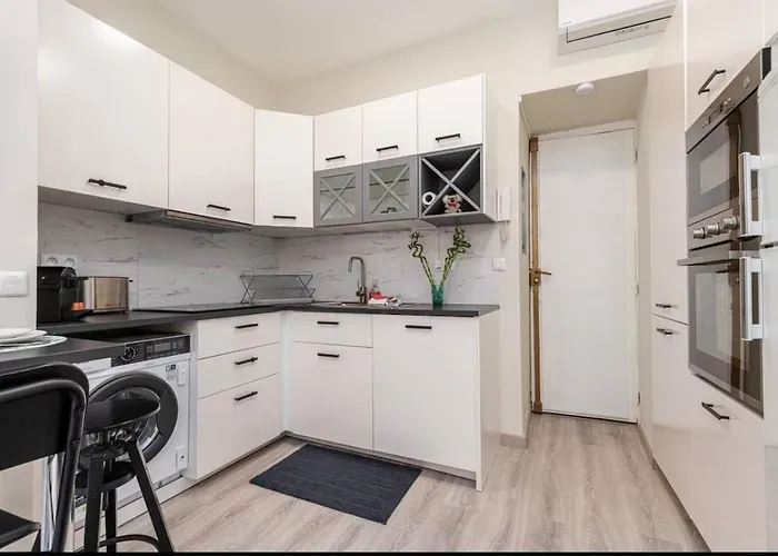 1 Bed, Center Of With Ac Apartmán *