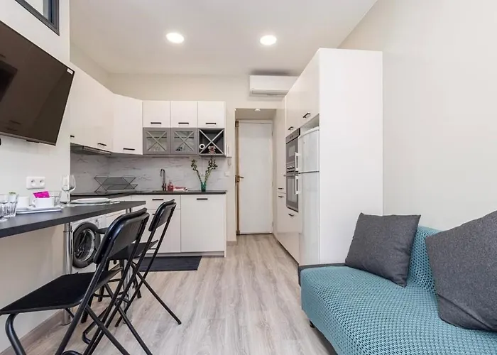 1 Bed, Center Of With Ac Apartmán